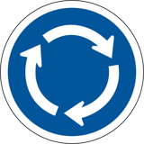 Vorgeschriebene Fahrtrichtung im Kreisverkehr.